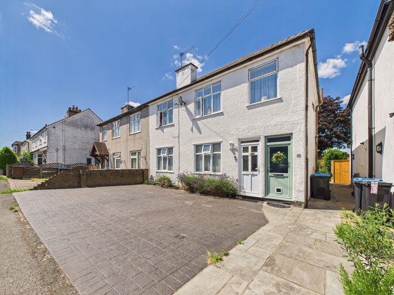 ADDISON ROAD, CATERHAM ON THE HILL 3 bed maisonette for sale - £310,000