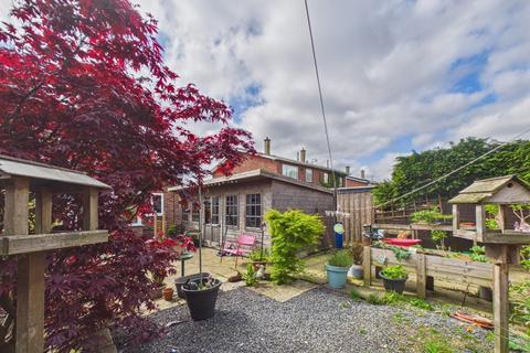 2 bedroom semi-detached house for sale, Highfield Avenue, Driffield, YO25 5ER