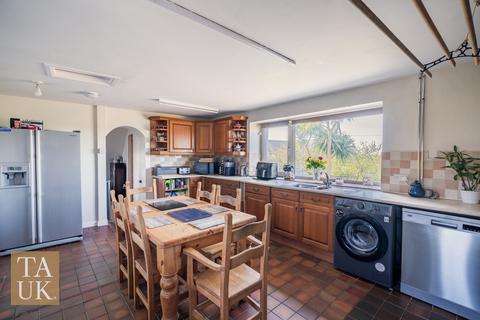 4 bedroom detached house for sale, Llynfaes, LL65