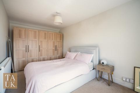 4 bedroom detached house for sale, Llynfaes, LL65