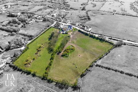 4 bedroom detached house for sale, Llynfaes, LL65