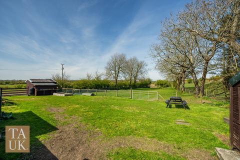 4 bedroom detached house for sale, Llynfaes, LL65