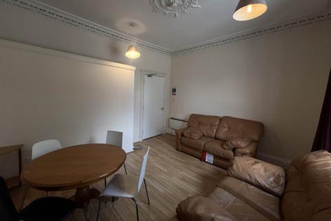 4 bedroom flat to rent, 12 1/0 Perth Road, ,
