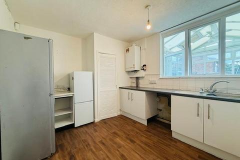 3 bedroom house to rent, Common Road, Langley, SL3 8SX