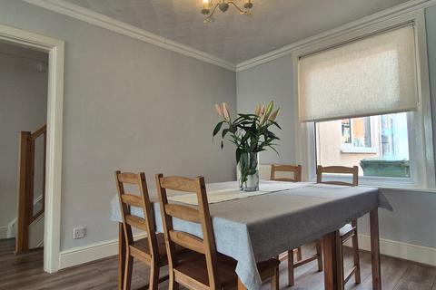 3 bedroom end of terrace house to rent, INNER AVENUE, SO14