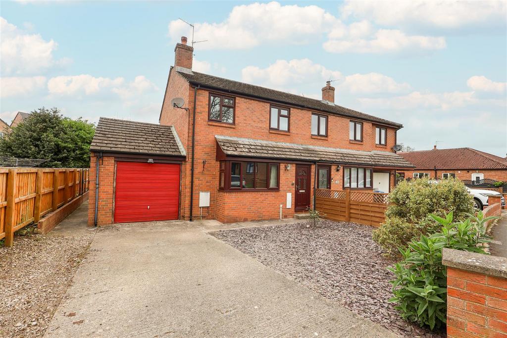 3 bedroom semi-detached house for sale