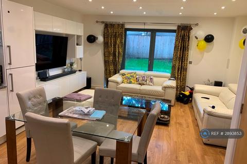 3 bedroom terraced house to rent, Snowdrop Mews, Pinner, HA5