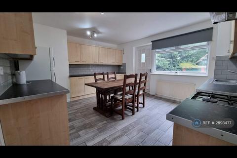 4 bedroom maisonette to rent, Foxcroft Way, Leeds, LS6