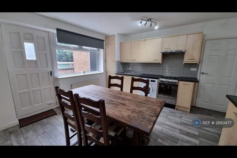 4 bedroom maisonette to rent, Foxcroft Way, Leeds, LS6