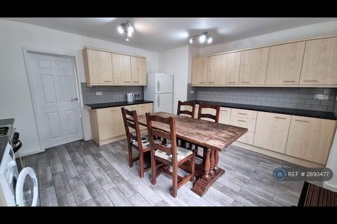 4 bedroom maisonette to rent, Foxcroft Way, Leeds, LS6