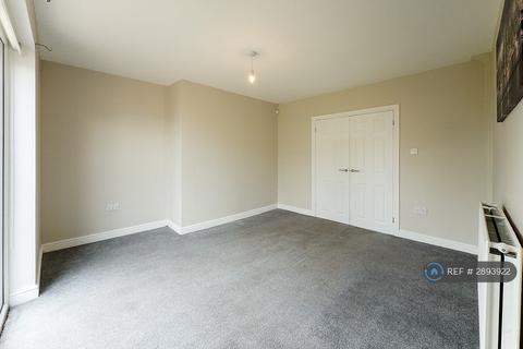 3 bedroom semi-detached house to rent, Broadwater, Rotherham, S63