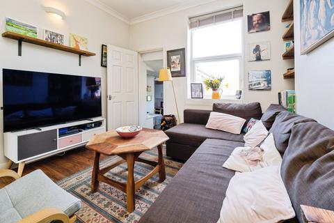 2 bedroom flat for sale, Hainault Road, London, E11