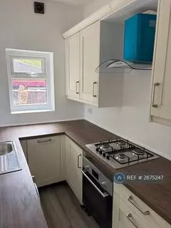 3 bedroom semi-detached house to rent - View 4
