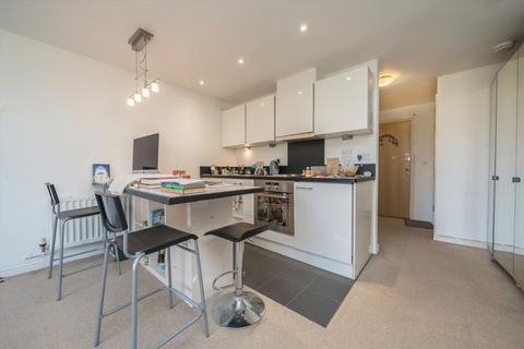 Studio to rent, Clayponds Lane, Brentford TW8