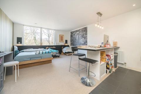 Studio to rent, Clayponds Lane, Brentford TW8