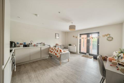 2 bedroom flat for sale, Green Quarter, Cross Green Lane, Cross Green, Leeds, LS9