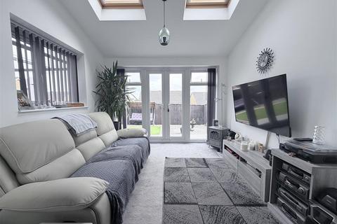 4 bedroom detached house for sale, Black Myres Close, Bradford BD13