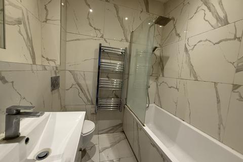 1 bedroom flat to rent, Quilters Way, Stoke Mandeville, AYLESBURY
