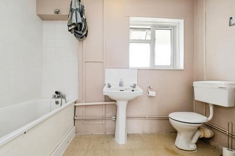 1 bedroom flat for sale, Hedgemans Way, DAGENHAM, Essex, RM9
