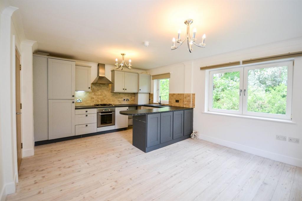 Open-Plan Kitchen/Li