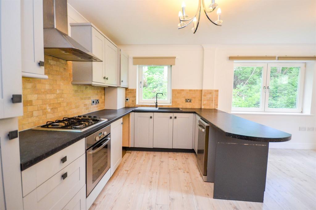 Open-Plan Kitchen/Li