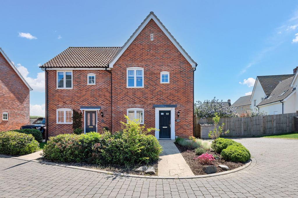 3 bedroom semi-detached house for sale