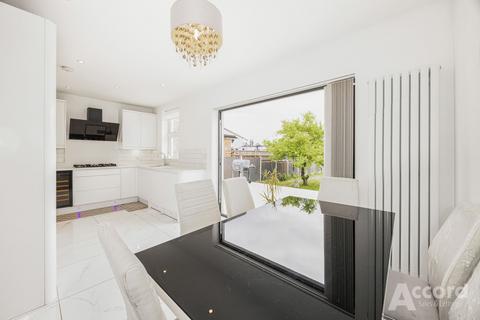 3 bedroom end of terrace house for sale, Heather Way, Romford, RM1