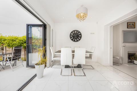 3 bedroom end of terrace house for sale, Heather Way, Romford, RM1