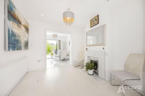 3 bedroom end of terrace house for sale, Heather Way, Romford, RM1