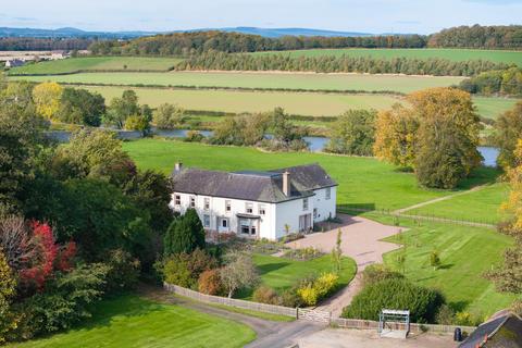 6 bedroom property with land for sale, LOT 1 Wark Estate