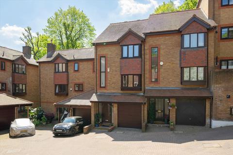 Thornbury Square, London N6