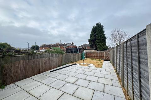 3 bedroom terraced house to rent, Cecil Avenue, SO16
