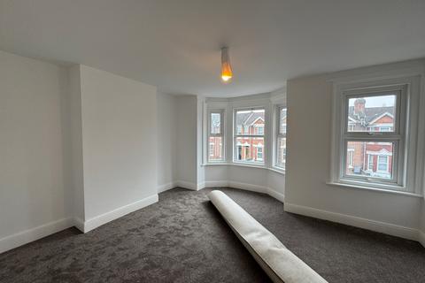 3 bedroom terraced house to rent, Cecil Avenue, SO16