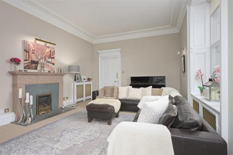 6 bedroom semi-detached house for sale, Barossa Place, Perth