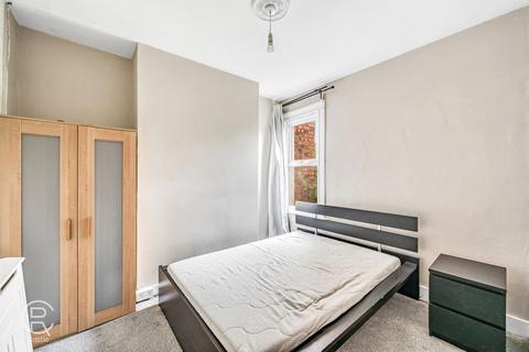 1 bedroom flat for sale, Greenford Avenue, London, W7