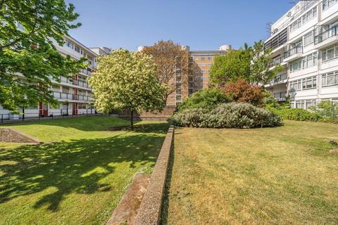 Studio for sale, Churchill Gardens, London SW1V