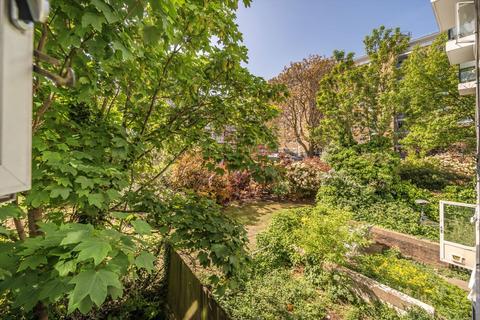 Studio for sale, Churchill Gardens, London SW1V