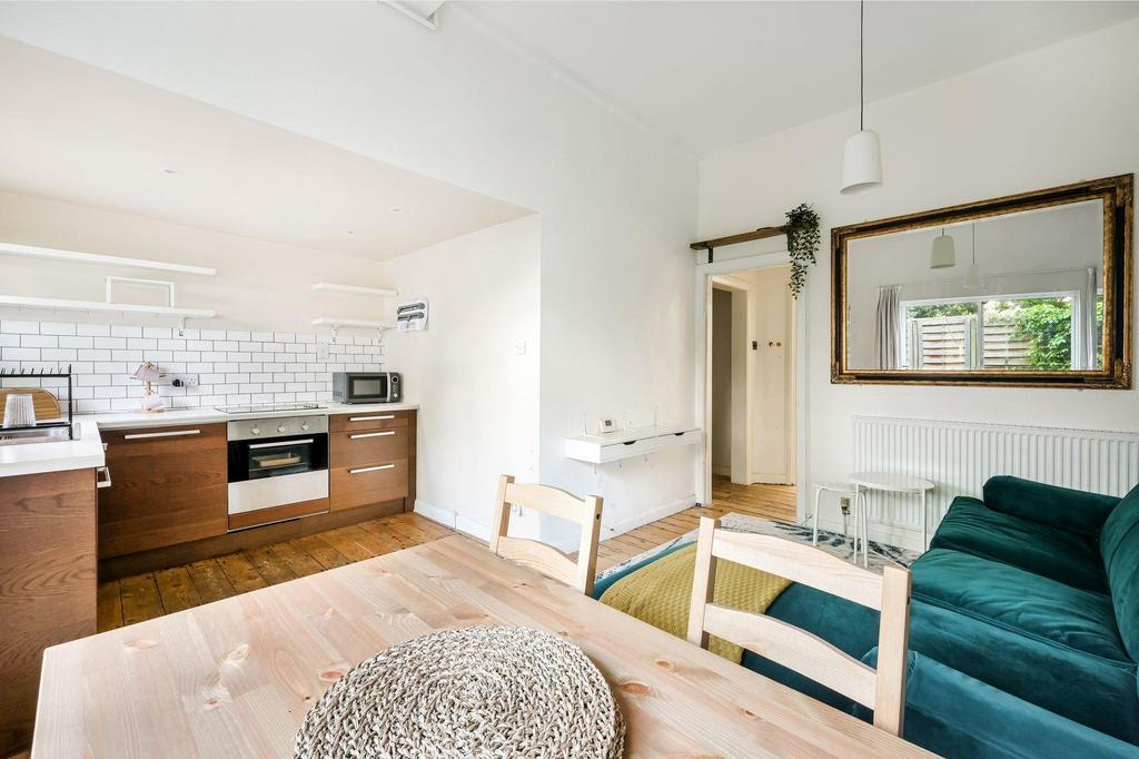 Apartment in Upper Holloway - More