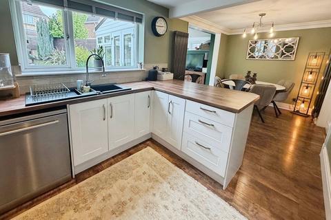 4 bedroom detached house for sale, Oakleigh View, Baildon, Shipley, BD17