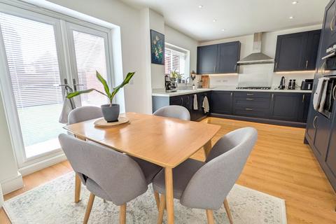 4 bedroom detached house for sale, Barland Fields, Worcester WR5