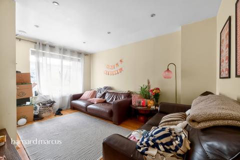 3 bedroom end of terrace house for sale, St. Hughes Close, London