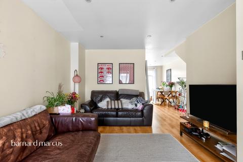 3 bedroom end of terrace house for sale, St. Hughes Close, London