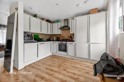 3 bedroom end of terrace house for sale, St. Hughes Close, London