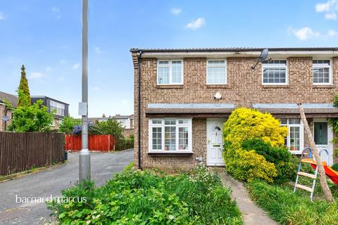 3 bedroom end of terrace house for sale, St. Hughes Close, London
