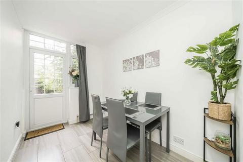 3 bedroom semi-detached house for sale, Spring Walk, London E1