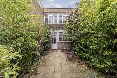 3 bedroom semi-detached house for sale, Spring Walk, London E1