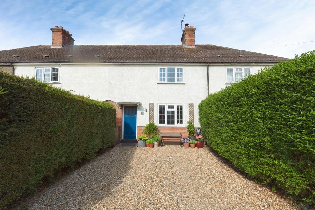 Detached house exterior, driveway