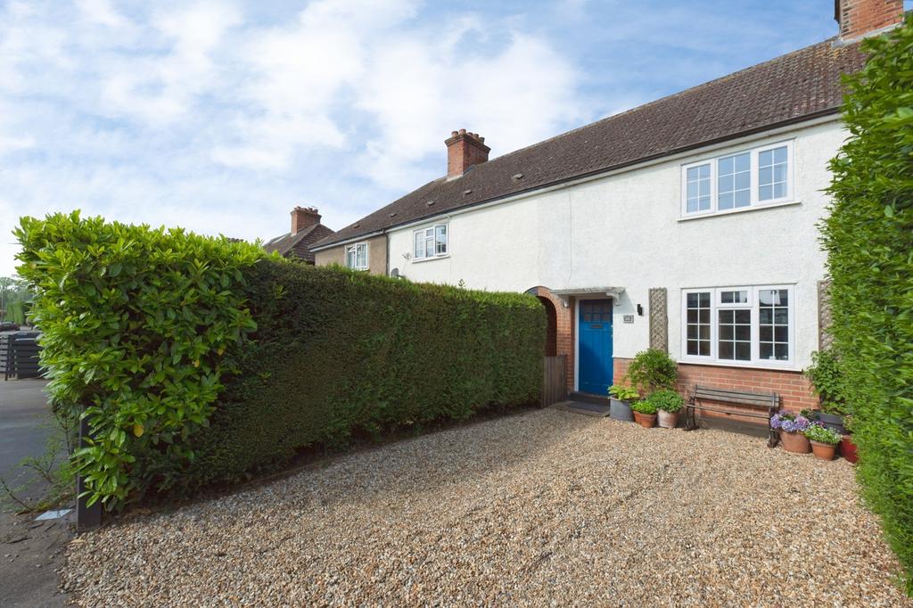 Detached house exterior, driveway