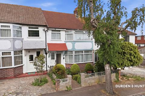 Highland Avenue, Loughton, IG10
