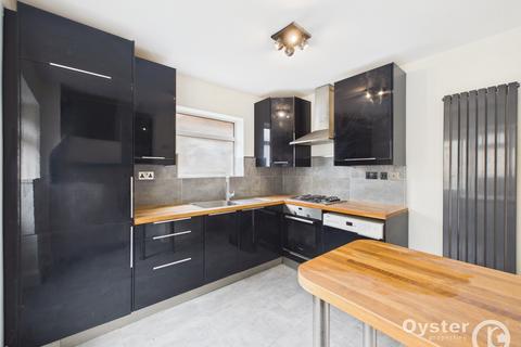 2 bedroom flat to rent, Whittington Way, Pinner, HA5
